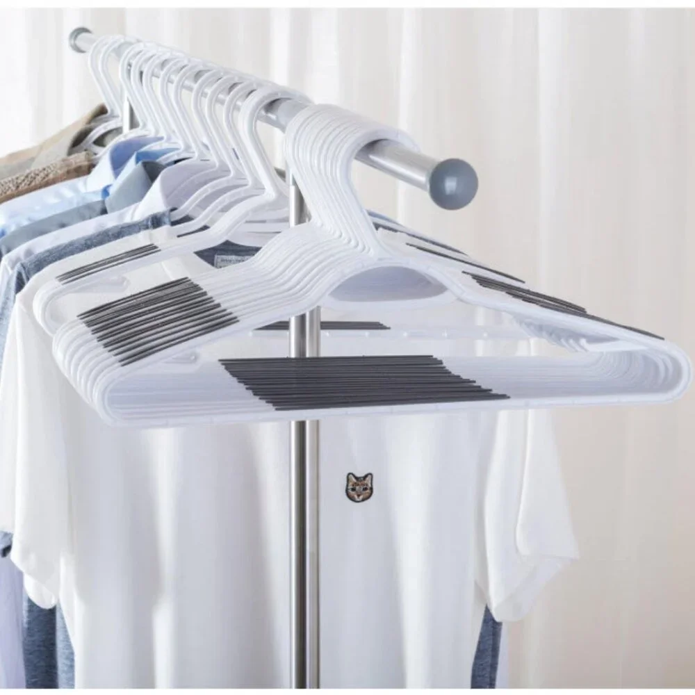 15-pack bendable plastic, lightweight hangers with non-slip grips